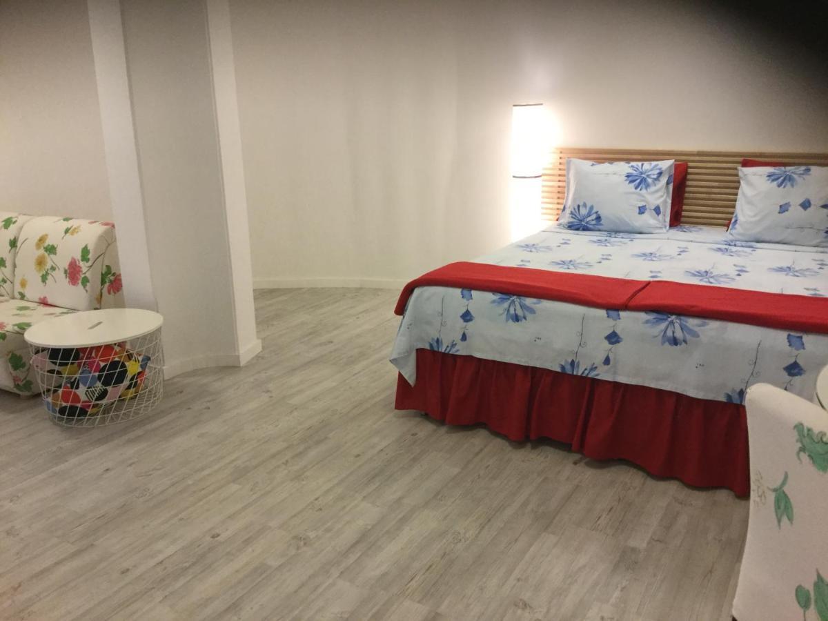 Red Cozy Stay Lemesós Rom bilde