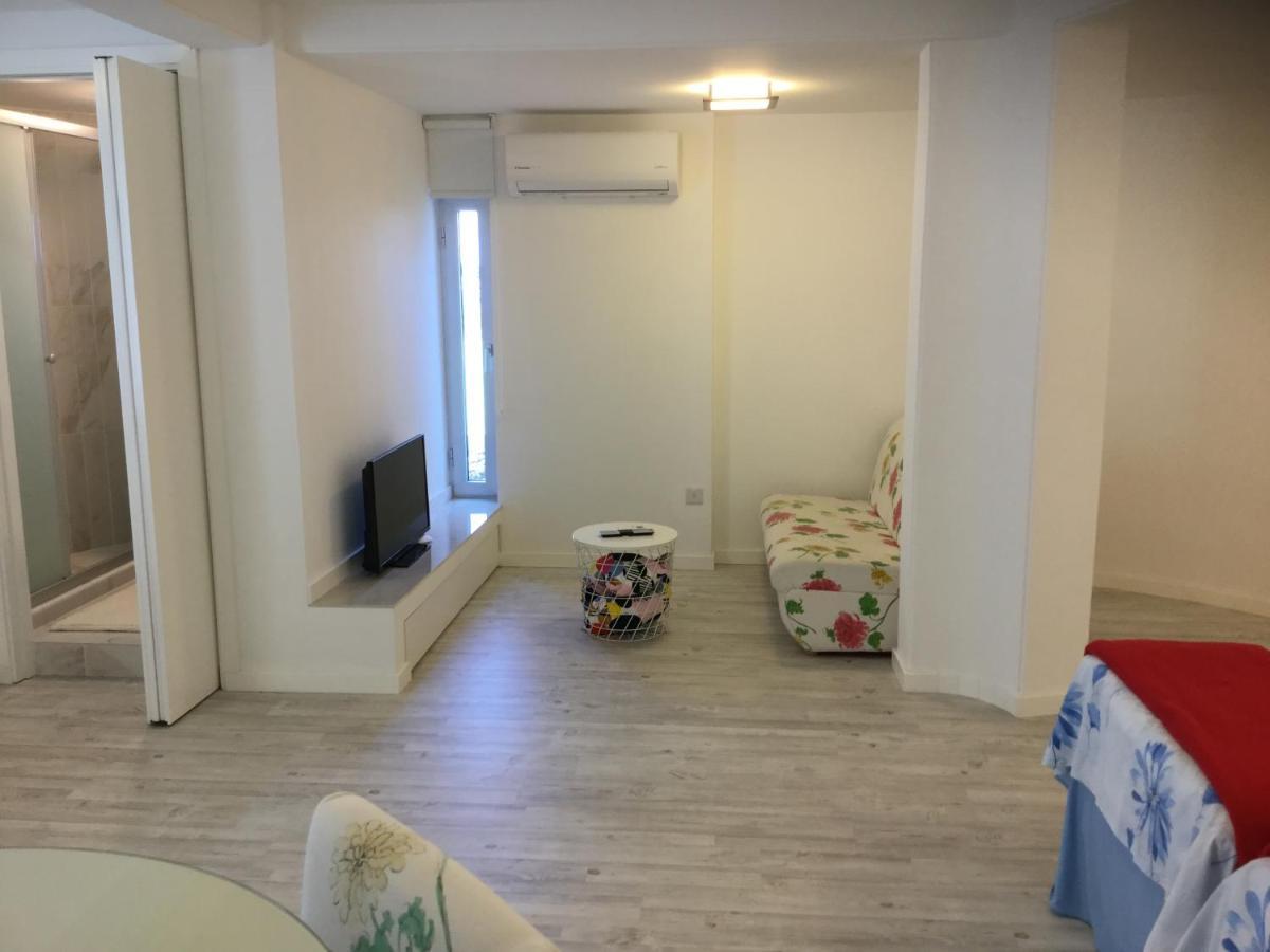 Red Cozy Stay Lemesós Eksteriør bilde
