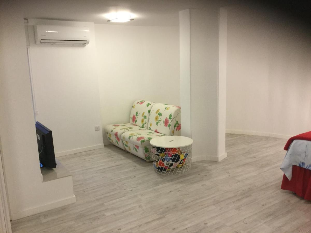 Red Cozy Stay Lemesós Eksteriør bilde
