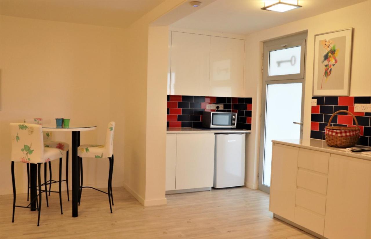 Red Cozy Stay Lemesós Eksteriør bilde