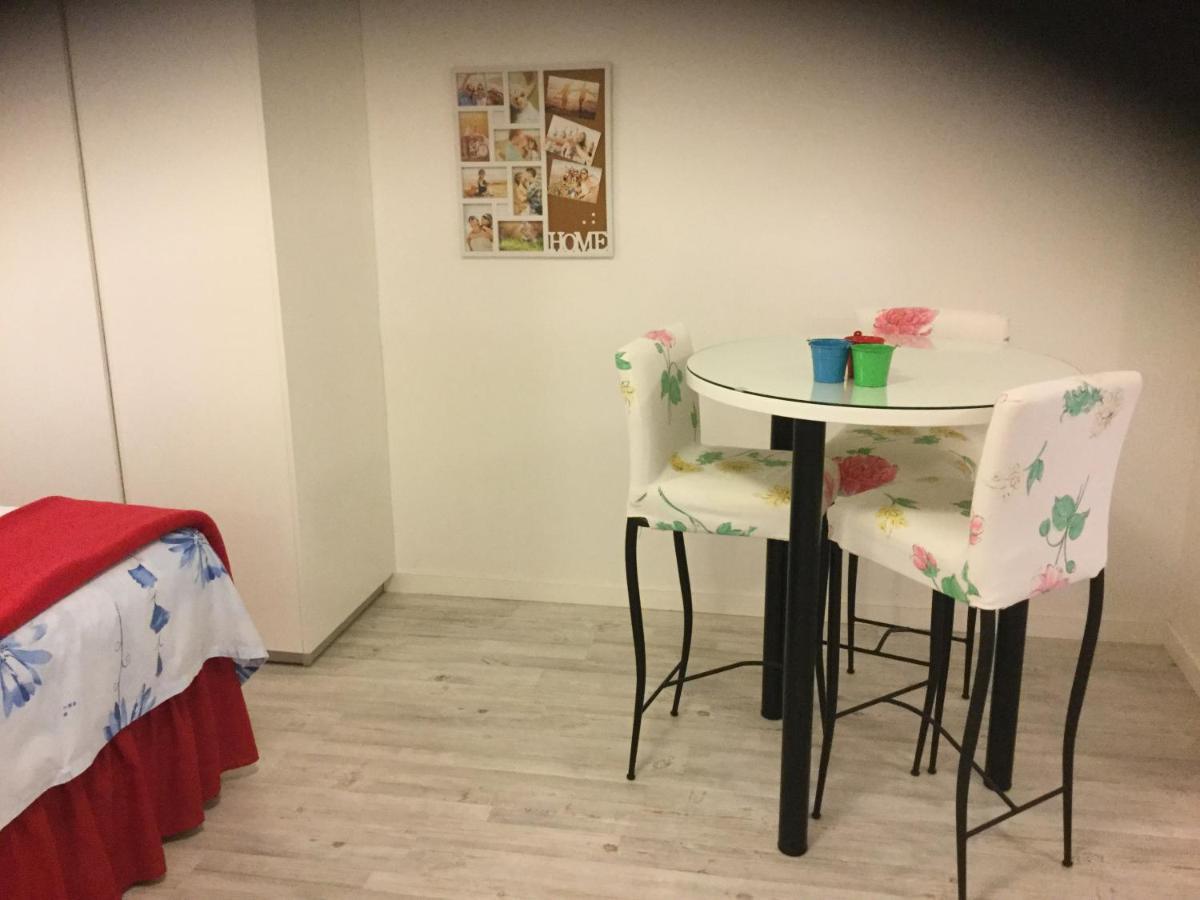 Red Cozy Stay Lemesós Eksteriør bilde