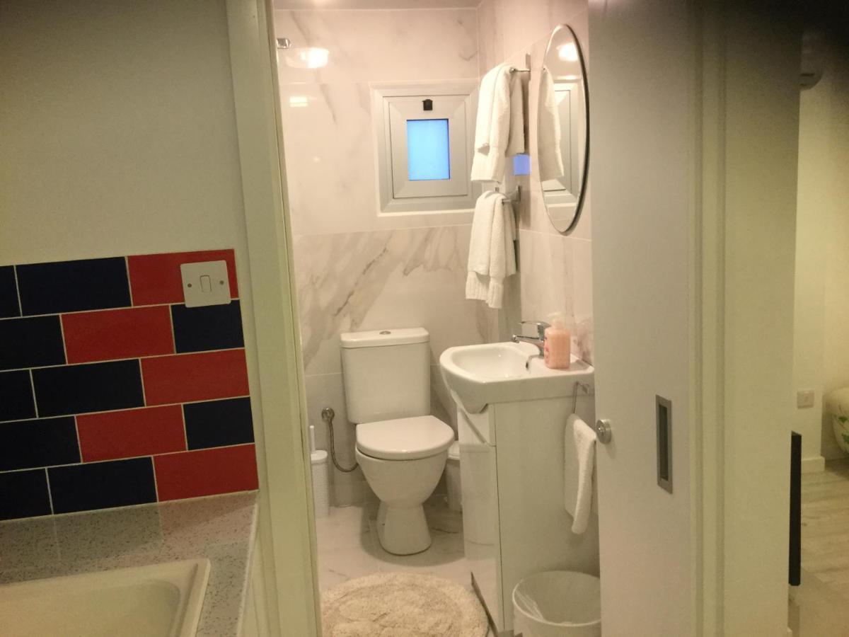 Red Cozy Stay Lemesós Eksteriør bilde